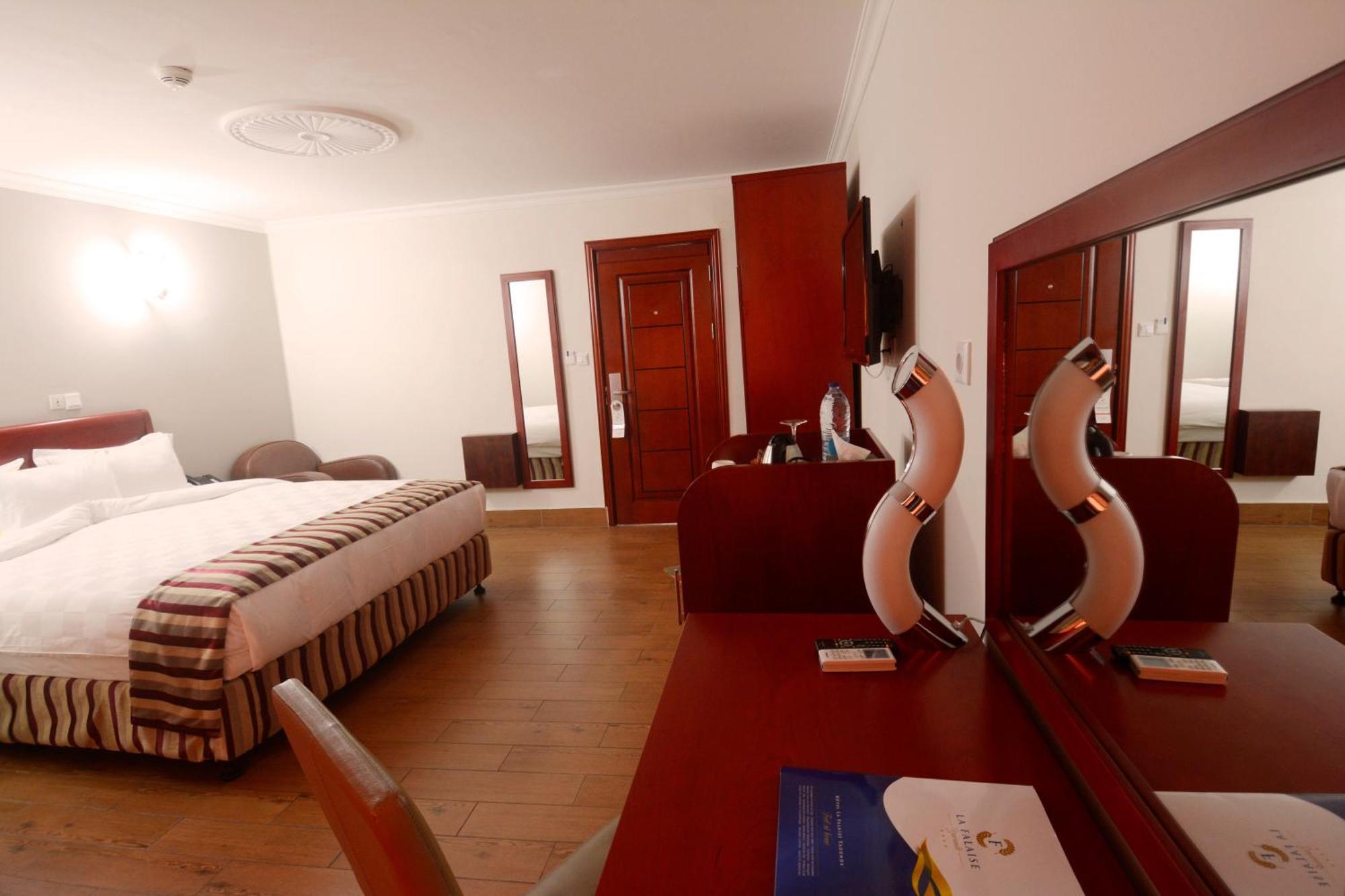 Hotel La Falaise Yaounde Ngoại thất bức ảnh