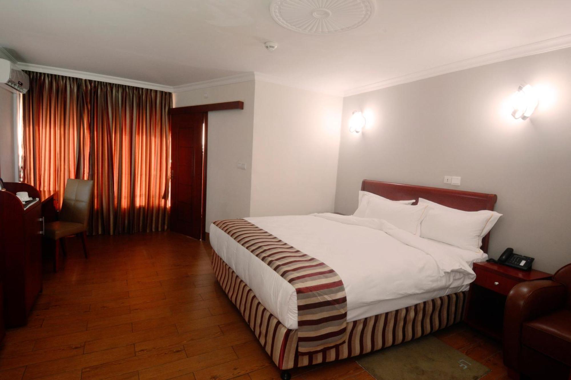 Hotel La Falaise Yaounde Ngoại thất bức ảnh