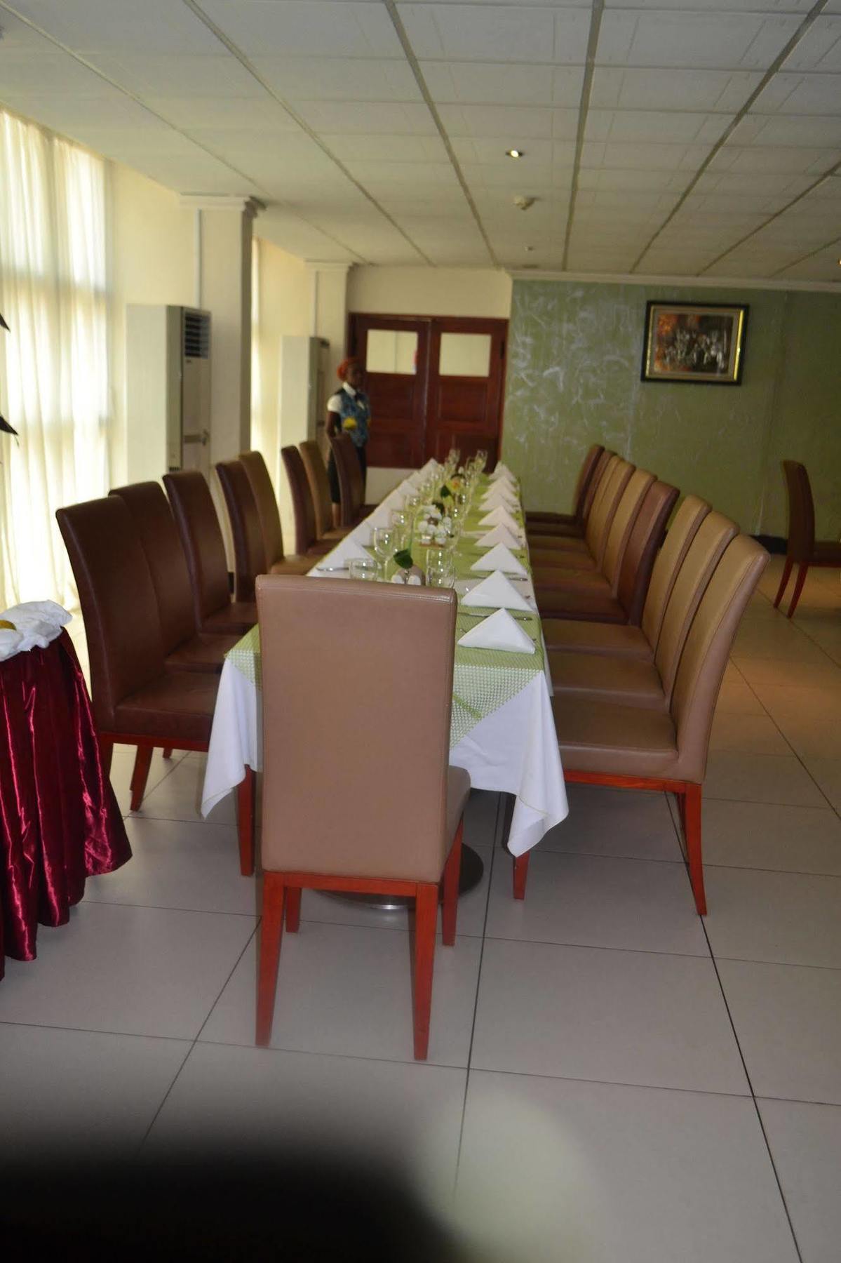 Hotel La Falaise Yaounde Ngoại thất bức ảnh