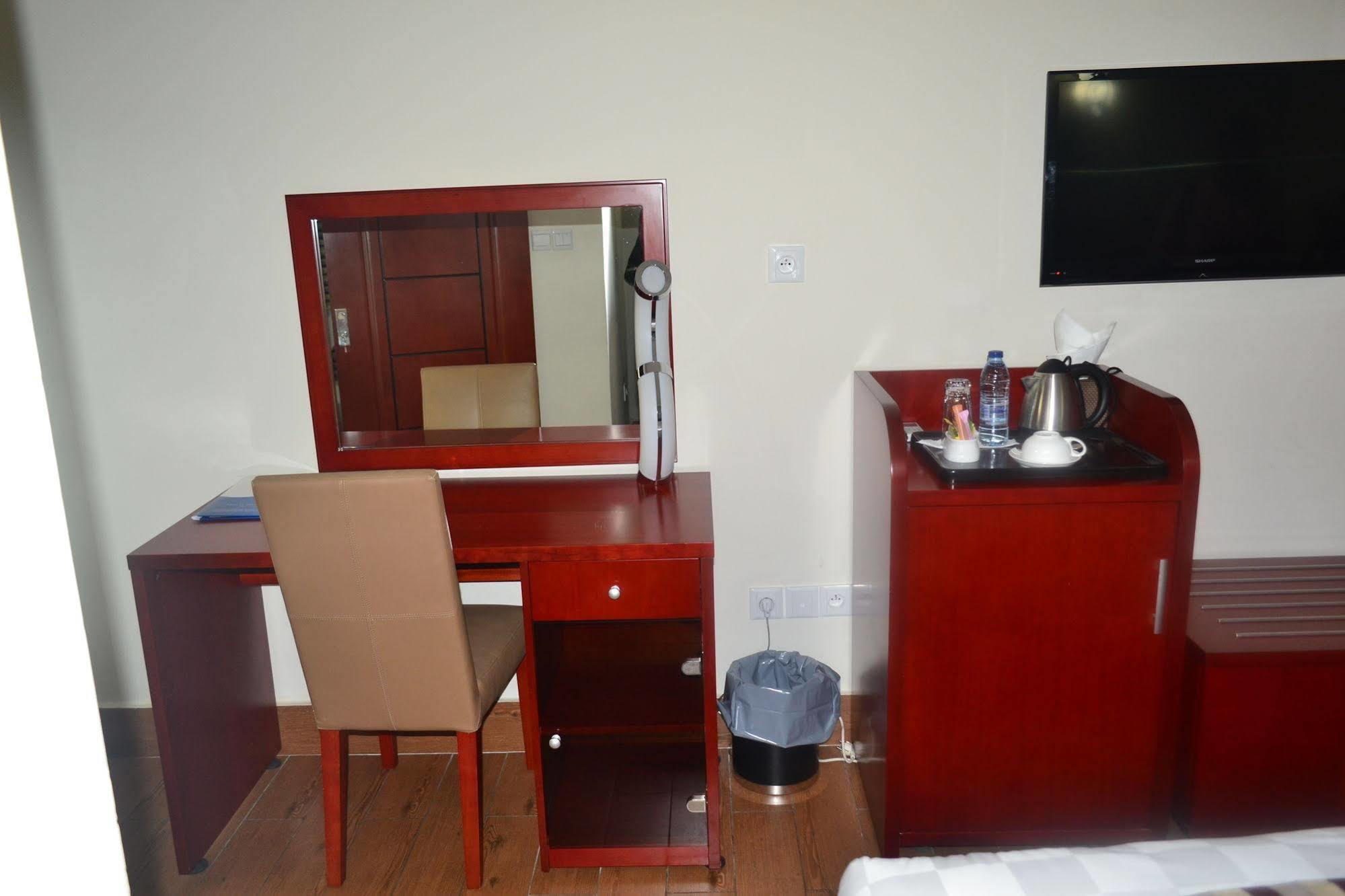 Hotel La Falaise Yaounde Ngoại thất bức ảnh